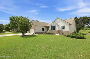 833 Pelican Dr, New Bern, NC 28560 - Photo 1