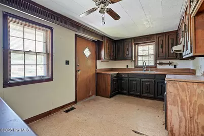 708 Bullard Street, Roseboro, NC 28382 - Photo 6