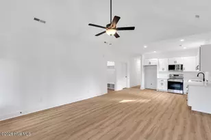 302 Pine Ct, Hampstead, NC 28443 - Photo 8