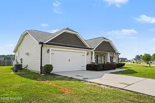 218 Planters Ridge Dr, Pikeville, NC 27863 - Photo 2