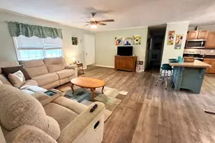 11 Fayetteville Rd, Elizabethtown, NC 28337 - Photo 2