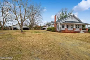2291 Goldsboro Hwy, Newton Grove, NC 28366 - Photo 2