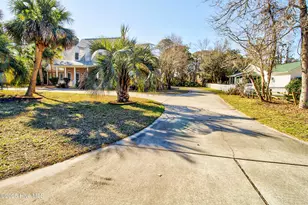 613 Clarendon Ave, Carolina Beach, NC 28428 - Photo 4