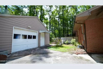 705 N Edgewood Circle, Whiteville, NC 28472 - Photo 10