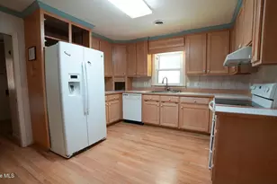 705 N Edgewood Cir, Whiteville, NC 28472 - Photo 30