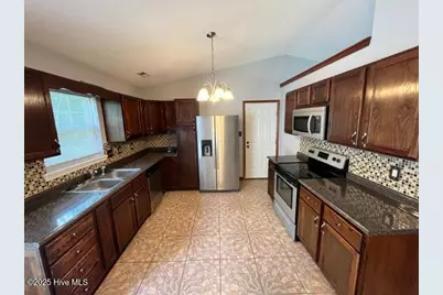 212 Winterberry Court, Jacksonville, NC 28540 - Photo 6