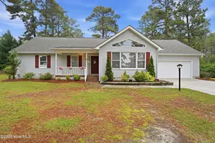 17 Shadow Ln, Whispering Pines, NC 28327 - Photo 2