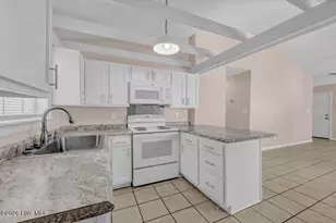 809 Varsity Dr, Wilmington, NC 28403 - Photo 12
