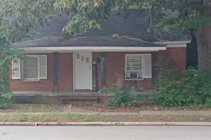 1103 W Thomas St, Rocky Mount, NC 27804 - Photo 1