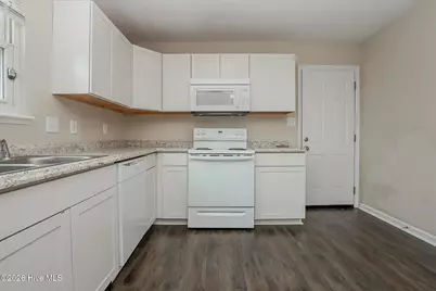 1011 Ridgecrest Lane, Jacksonville, NC 28546 - Photo 8