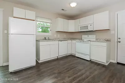 1011 Ridgecrest Lane, Jacksonville, NC 28546 - Photo 6