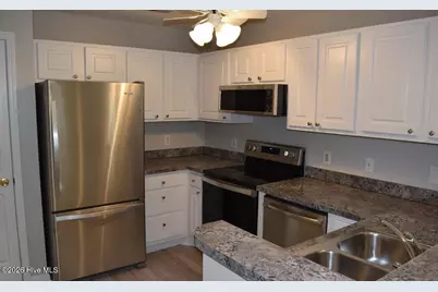 102 Breezewood Drive #G, Greenville, NC 27858 - Photo 10