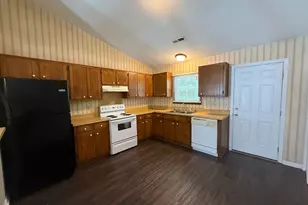120 Corey Cir, Jacksonville, NC 28546 - Photo 2