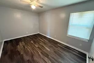 302 Hubert McLean Ave, Red Springs, NC 28377 - Photo 8