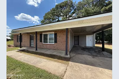 302 Hubert McLean Avenue, Red Springs, NC 28377 - Photo 2