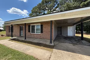 302 Hubert McLean Ave, Red Springs, NC 28377 - Photo 2