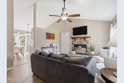 100 Hampton Court, Jacksonville, NC 28546 - Photo 4