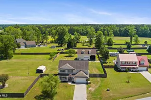 305 W Howard Dr, Jacksonville, NC 28540 - Photo 2