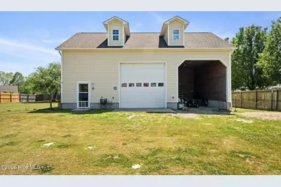 305 W Howard Drive, Jacksonville, NC 28540 - Photo 2