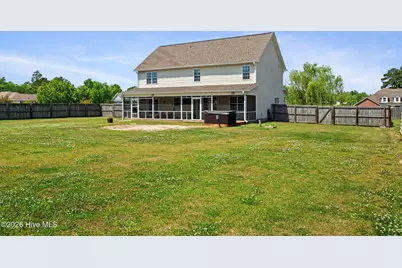 305 W Howard Drive, Jacksonville, NC 28540 - Photo 4