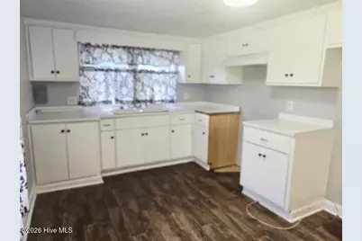 407 S Johnson Street, Mount Olive, NC 28365 - Photo 8