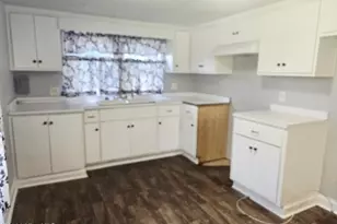 407 S Johnson St, Mount Olive, NC 28365 - Photo 8