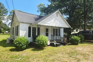 407 S Johnson St, Mount Olive, NC 28365 - Photo 2