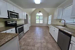 102 White Oak Dr, Greenville, NC 27858 - Photo 10