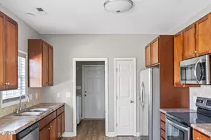 303 Elk Ct, Jacksonville, NC 28546 - Photo 2