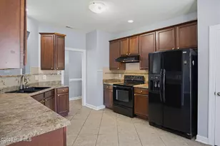 300 Walkens Woods Ln, Jacksonville, NC 28546 - Photo 12