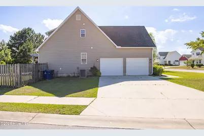 300 Walkens Woods Lane, Jacksonville, NC 28546 - Photo 4