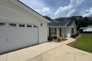 124 Stockbridge Dr, Selma, NC 27576 - Photo 4