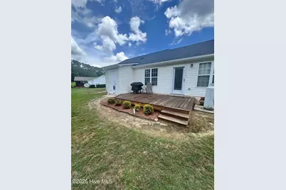 124 Stockbridge Drive, Selma, NC 27576 - Photo 8