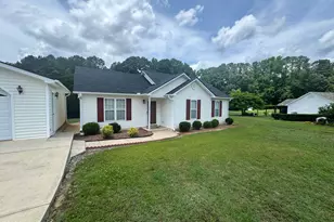 124 Stockbridge Dr, Selma, NC 27576 - Photo 2