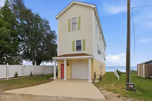 103 Waterfront Ave, Newport, NC 28570 - Photo 2