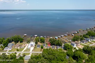 2313 Waccamaw Shores Rd, Lake Waccamaw, NC 28450 - Photo 4
