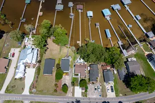 2313 Waccamaw Shores Rd, Lake Waccamaw, NC 28450 - Photo 10