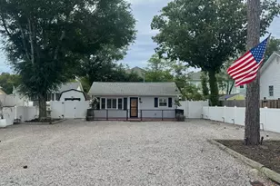 113 NW 12th St, Oak Island, NC 28465 - Photo 2