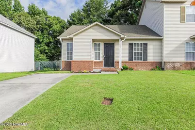 1081 W Pueblo Drive, Jacksonville, NC 28546 - Photo 2