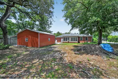 511 W St George Street, Southport, NC 28461 - Photo 2