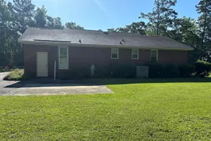 415 S Mcneil St, Burgaw, NC 28425 - Photo 2