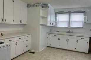 115 E Station St, Mount Olive, NC 28365 - Photo 10