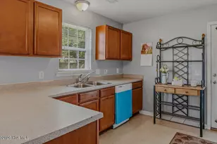 709 Foy Ave, Maysville, NC 28555 - Photo 10