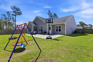 4432 Pinewood Vlg Dr SE, Southport, NC 28461 - Photo 10