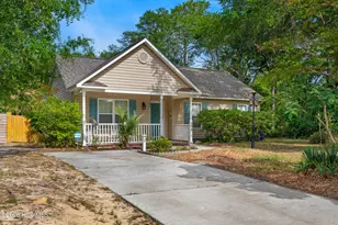 105 NE 15th St, Oak Island, NC 28465 - Photo 2