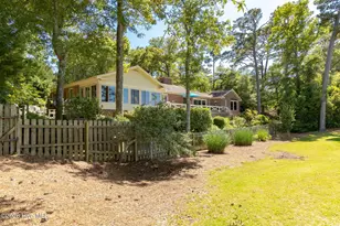 105 Magnolia Ct, Pine Knoll Shores, NC 28512 - Photo 4