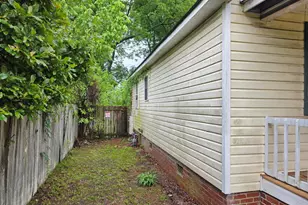 1011 E 6th St, Washington, NC 27889 - Photo 2