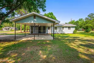 317 N Wright St, Raeford, NC 28376 - Photo 4