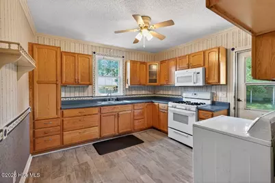 2200 Center Avenue, New Bern, NC 28560 - Photo 4