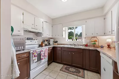 144 Quarterdeck Townhouses, New Bern, NC 28562 - Photo 8